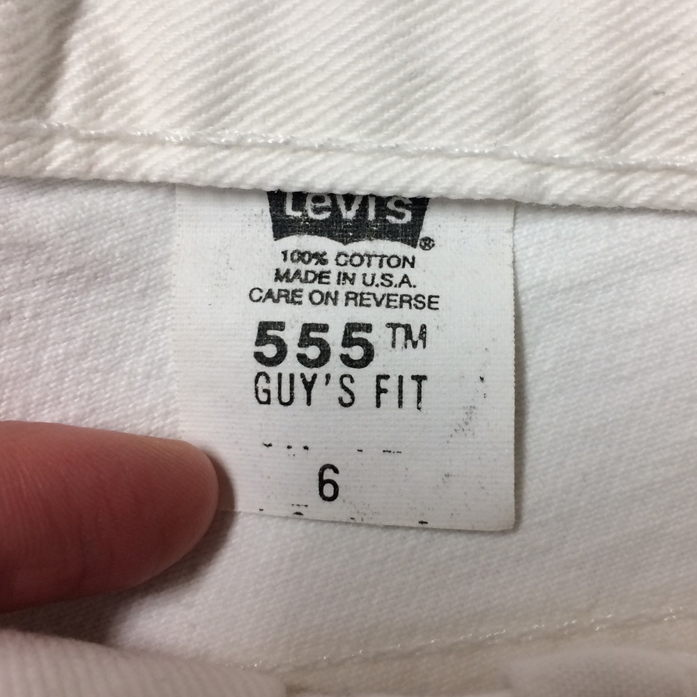 Vintage Levi’s 555 Guy’s Fit White Jean Shorts - Picture 7 of 11